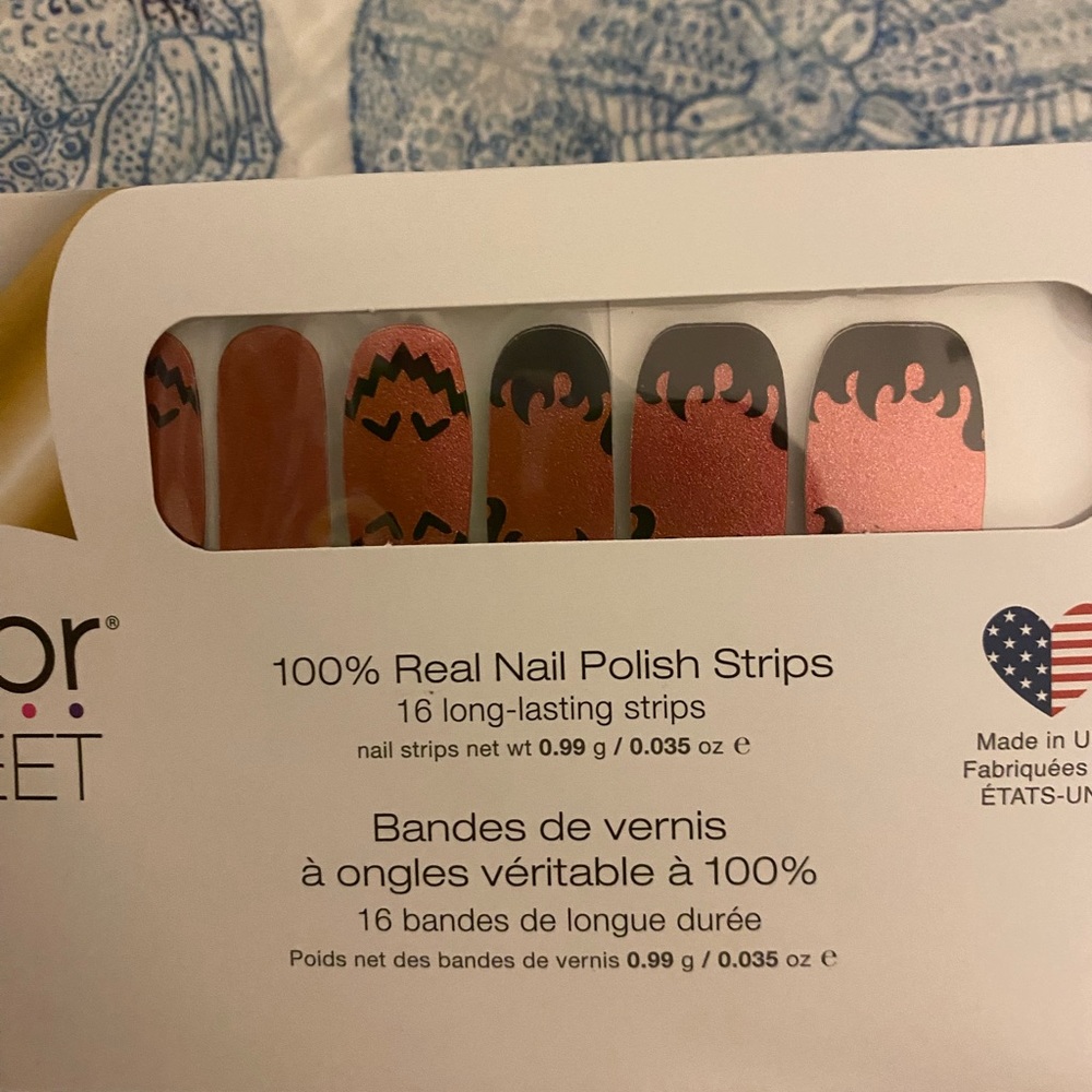 1 set of Retired Halloween Color Street- Hello Pumpkin